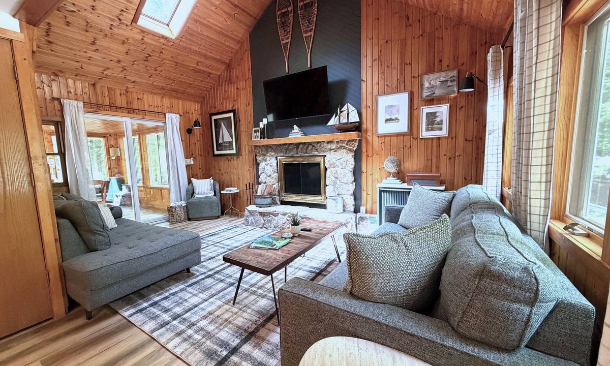 Gills Rock Cottage | New! Pet-Friendly Loft Cottage in Northern Door County