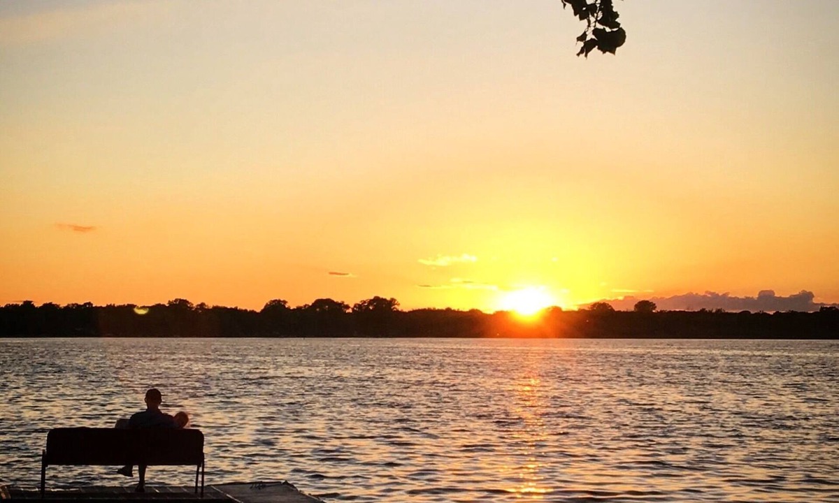 Wind Lake House | NOW BOOKING 2026! Charming & modern lakefront home! Sleeps 8+!