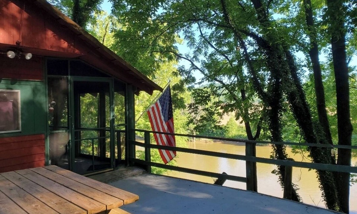Williams Cabin | On The Rocks! Little River cabin sitting high on the banks of the White River