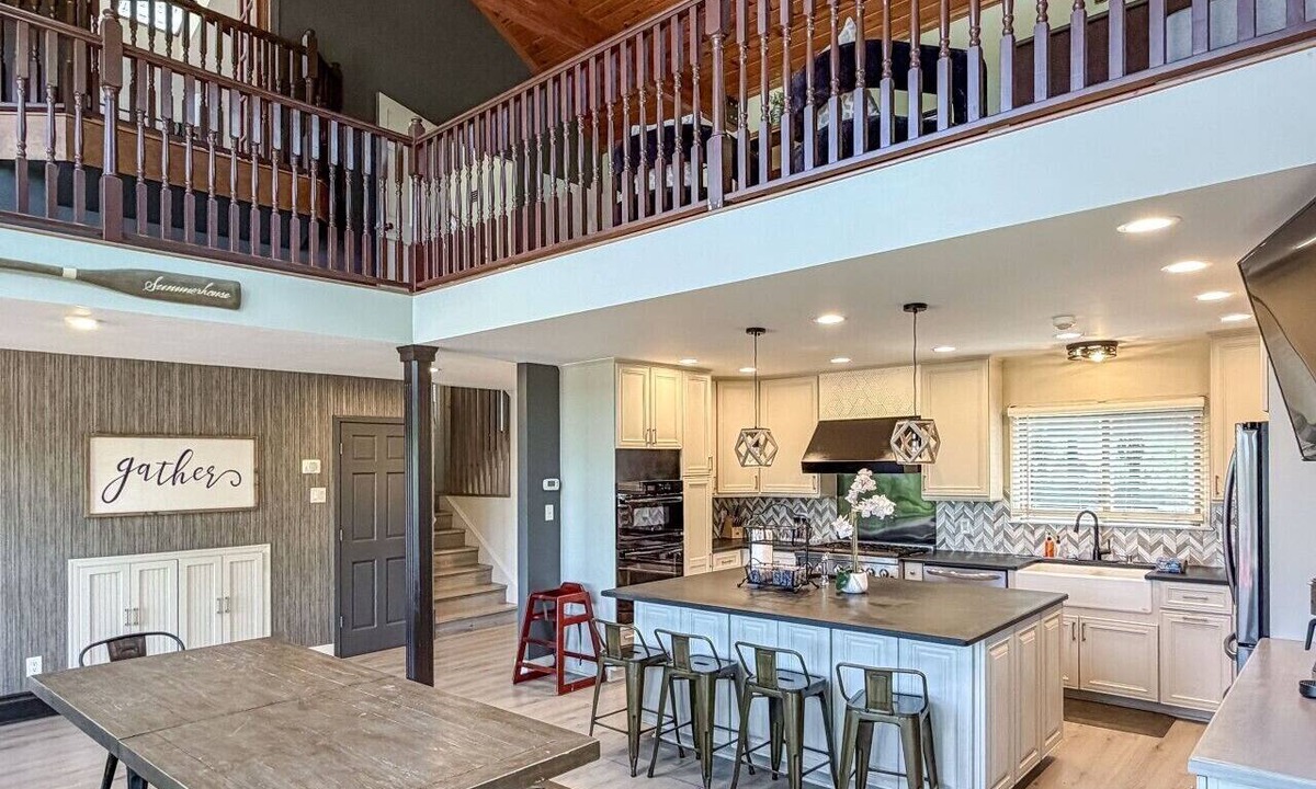 Miller Beach House | Panoramic views, Hot Tub, Sauna, Firepit, Sand Vball, Foosball, Dunes Nat`l Park