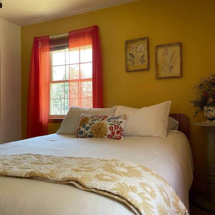 Holcombe House | Peaceful Escape few blocks to Lake Holcombe & lakeside Music