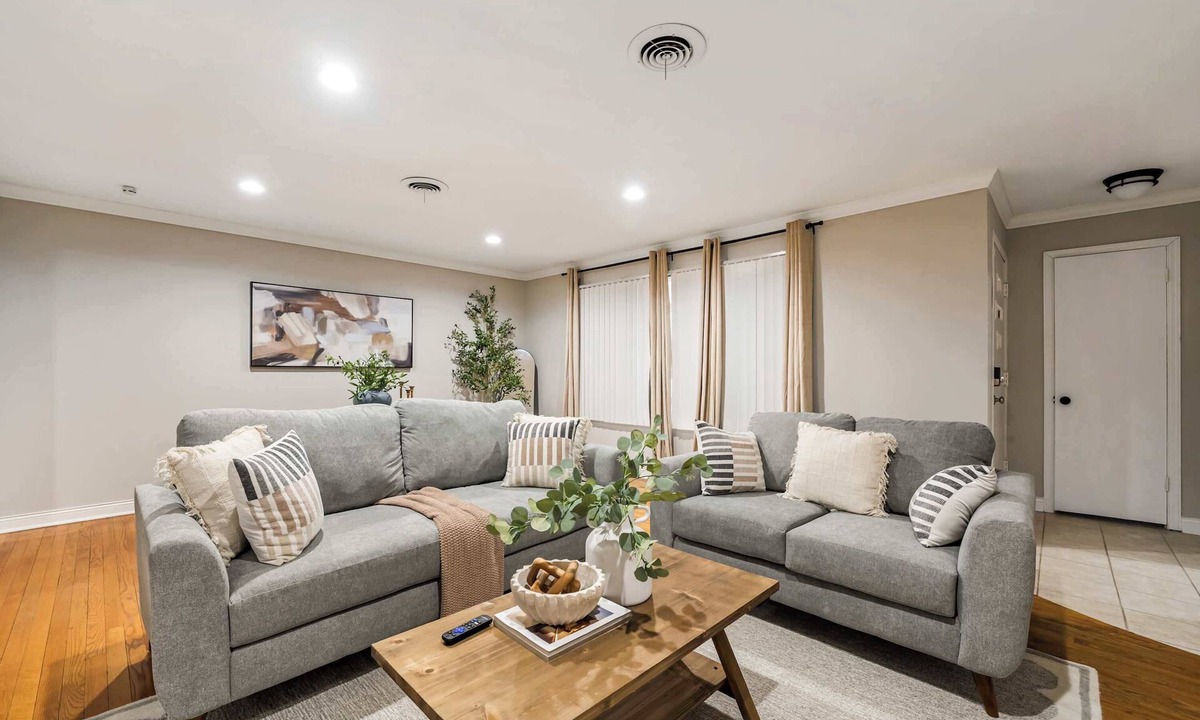 Tinley Park House | Peaceful- Home in Tinley Park