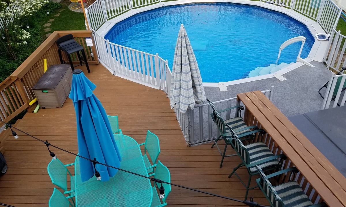 South Haven House | Perfect for Family - HEATED POOL thru early Oct, WALK to Downtown/Beach, HOT TUB