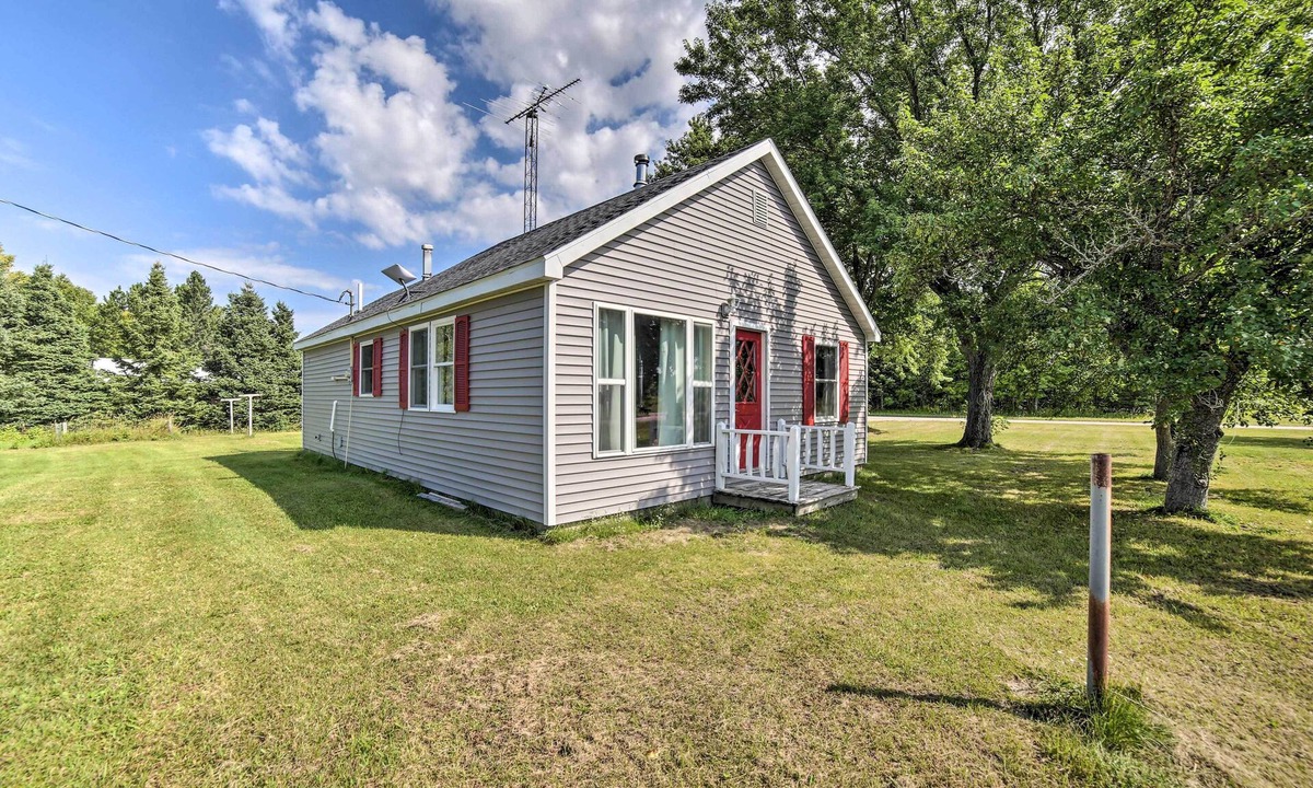 Newberry House | Pet-Friendly & Peaceful Northern Michigan Gem