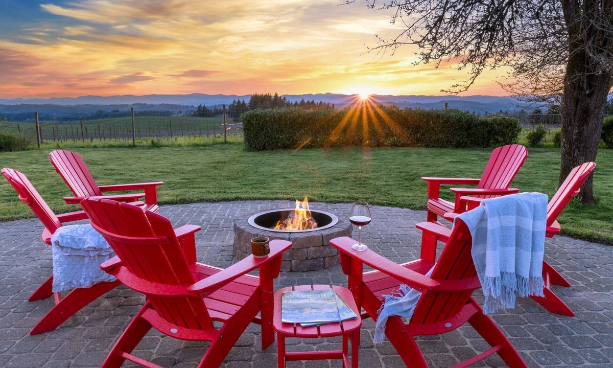 Newberg House | Picturesque Panoramic Vineyard Views From Home and Hot Tub, Pet Friendly, Private, Fire-Pit, BBQ