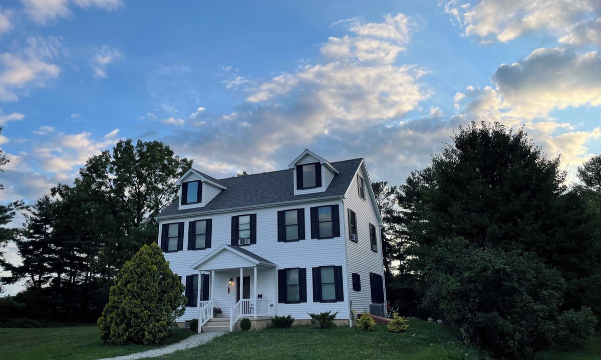Culver House | Pine Haus: 4-bedroom house in tranquil Culver with cool AC
