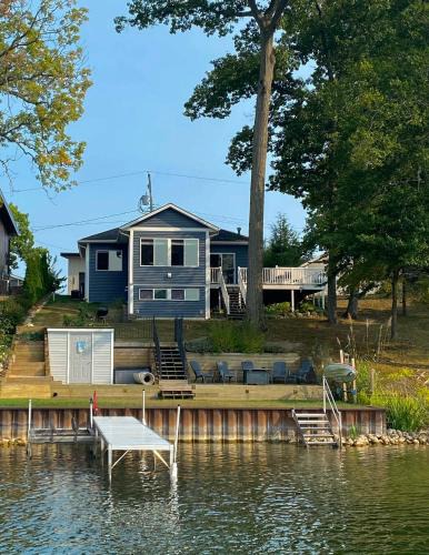 Plainwell House | Pine Lake All-Sports Lakefront w Dock & Kayak