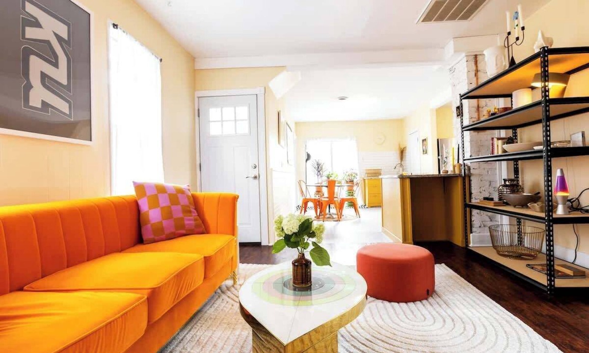 Bay View House | Potter Upper · Bright 1.5BR in the Heart of Bay View - w/Parking
