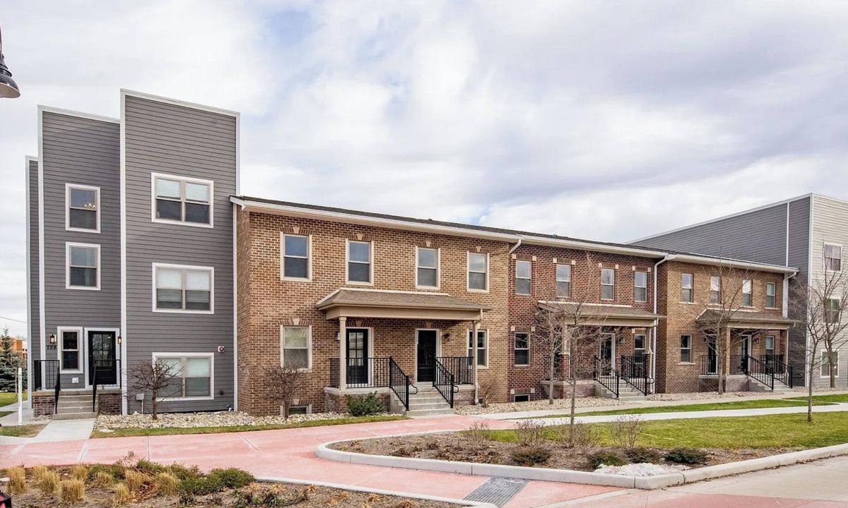 Northeast South Bend Condo | Premium Notre Dame Stay 3 Ensuite Bedrooms Sleeps 8 Walk to Campus