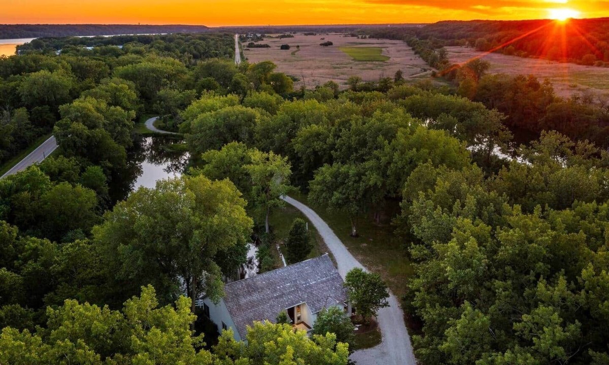 Ottawa House | Private 200-Acre Estate Near Starved Rock
