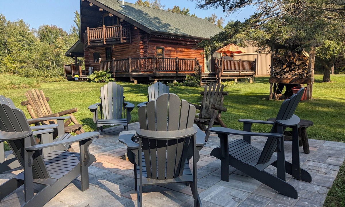 Dunbar Cabin | Private 3 BR 1.5 BA log cabin on 34 acres, driveway is 150' from trails