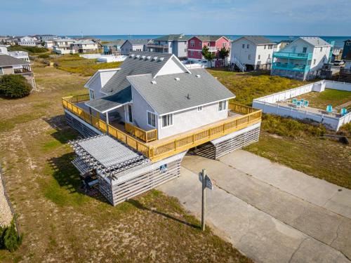 Sea Retreat House | Private and Quiet Family Retreat - Steps to the Beach