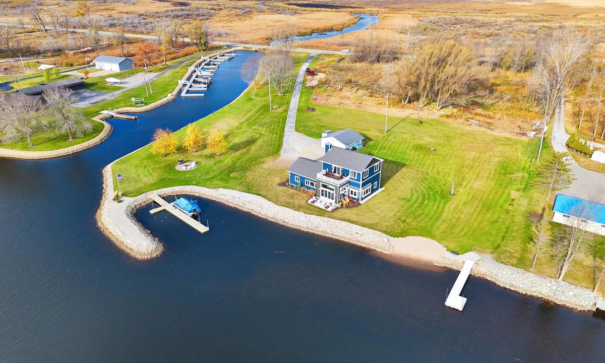 Oconto House | Private Beach | 2 Docks | Waterfront| Bay Access