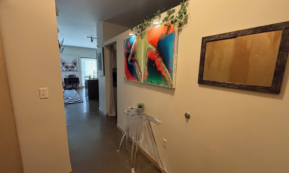 Midtown Apartment | Private Charming Midtown 1-bedroom apartment in amazing Detroit with WiFi, AC