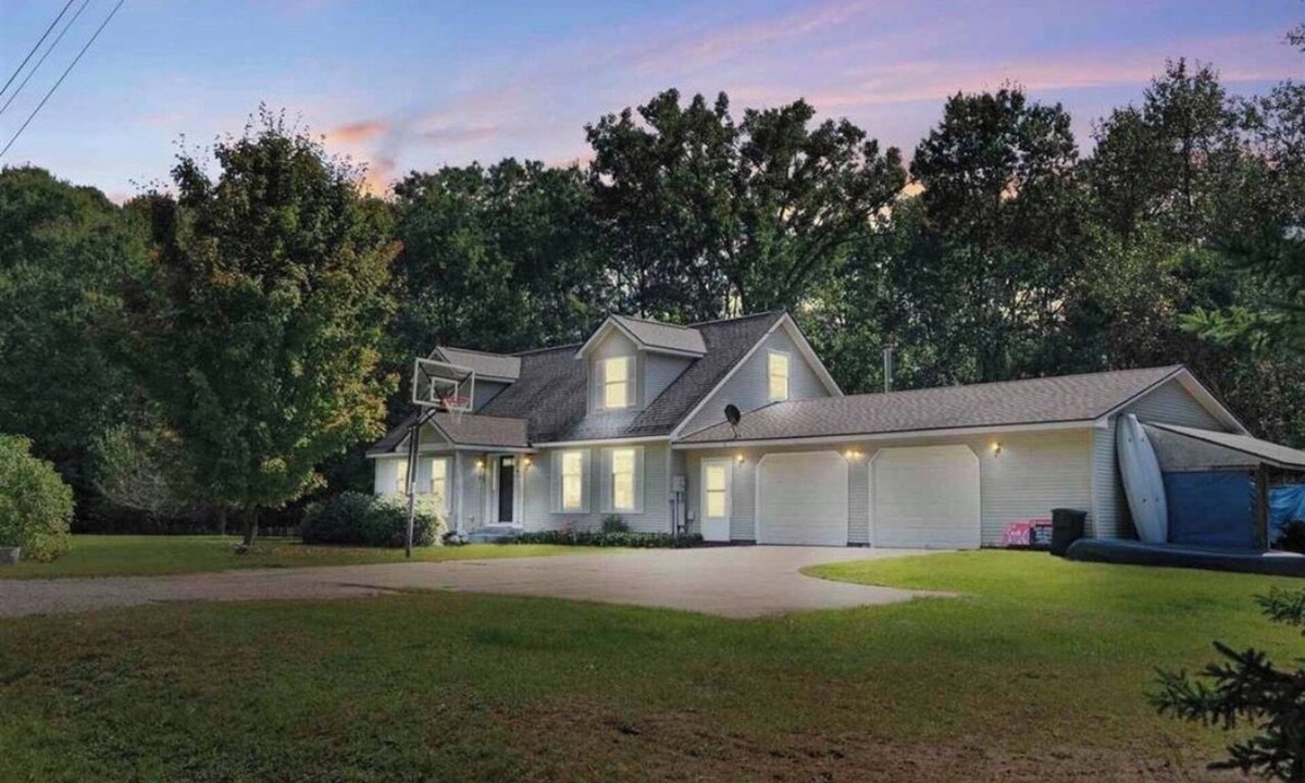 East Jordan House | Private Creekside Retreat on 5 Acres 4BR-3BA Minutes to Boyne Mountain