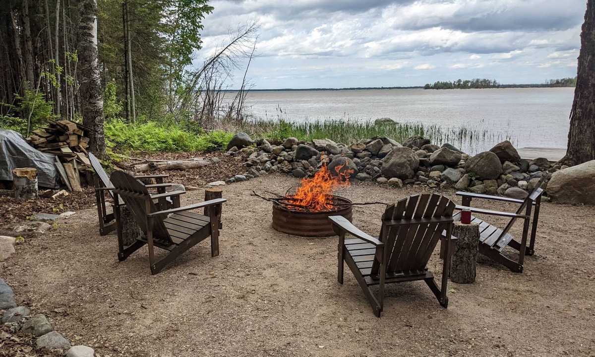 Kincheloe Cabin | Private lakefront cabin on beautiful Munuscong Bay