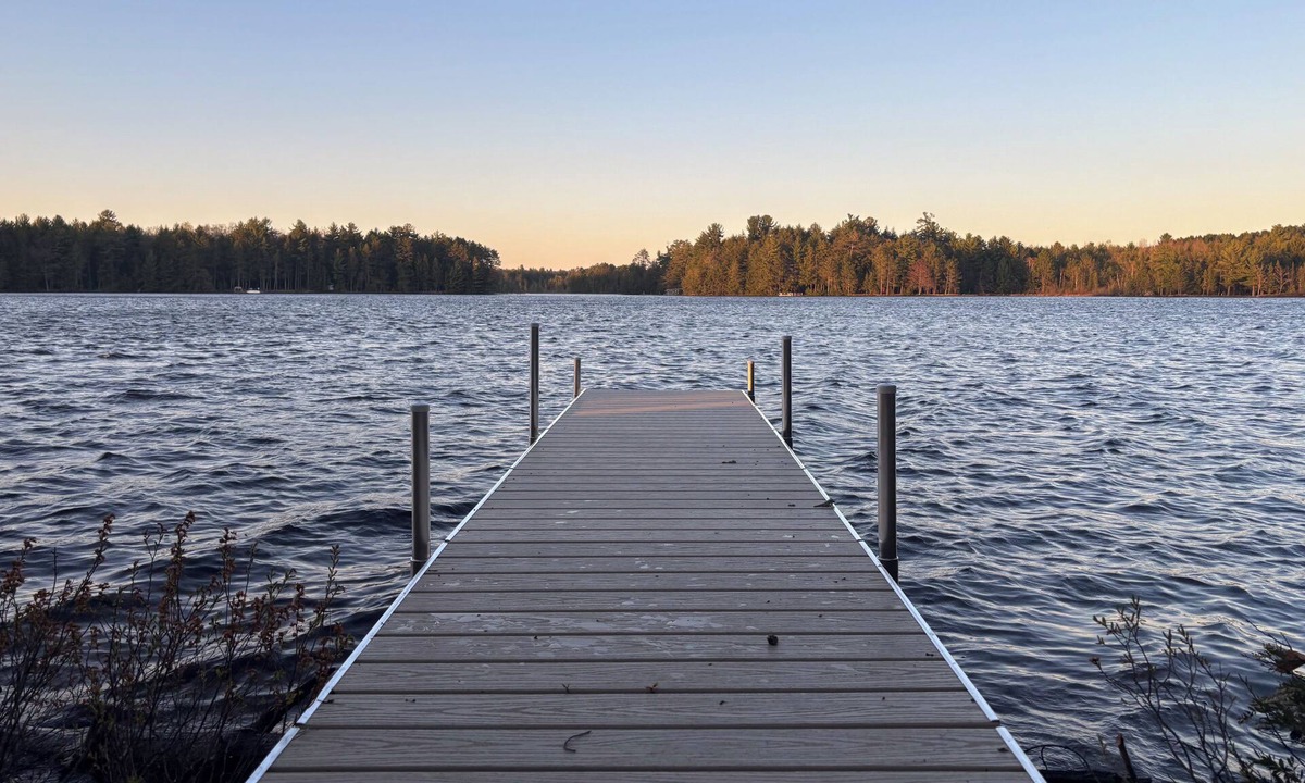 Three Lakes House | Private Peninsula! Laurel Lake Retreat w/3 Piers