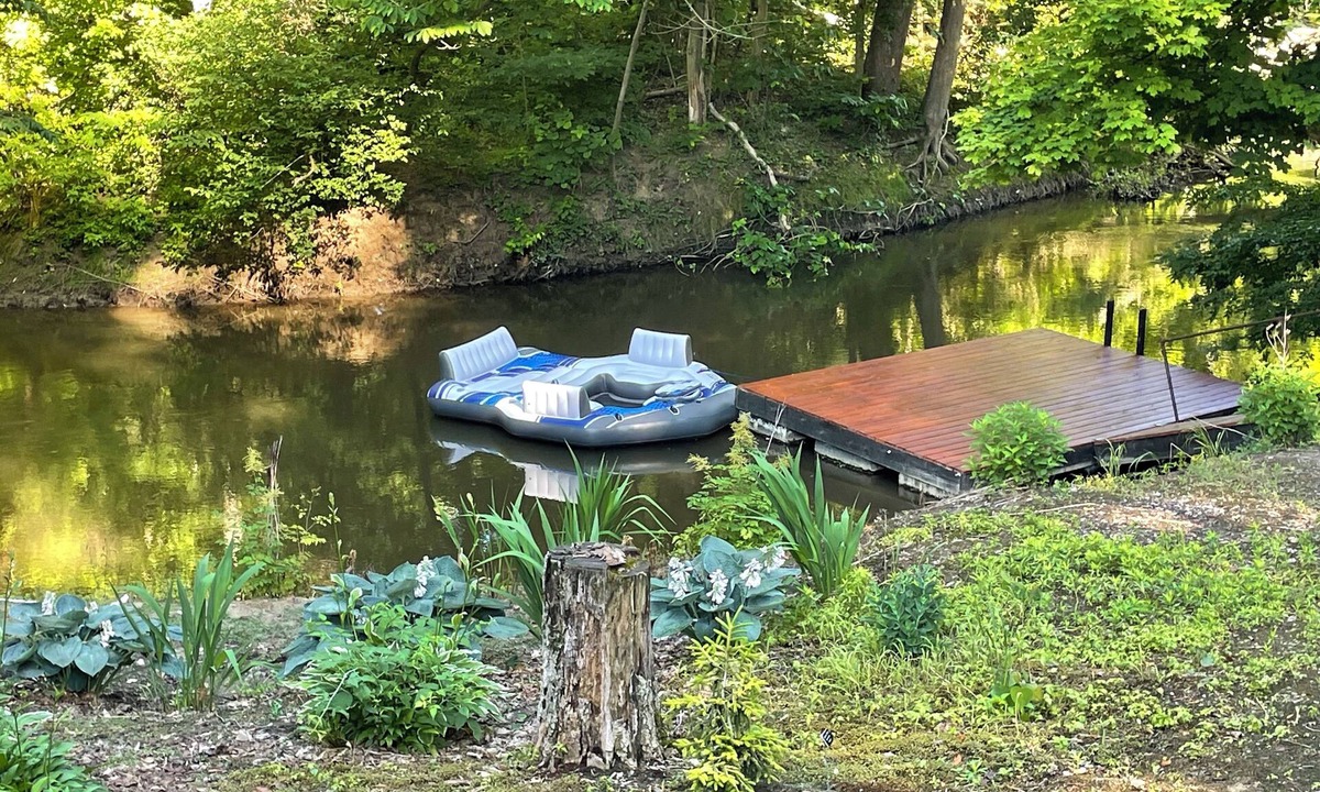 Bangor House | Private Riverfront Home I Floating River Lounge I Trails I 12 Min to Beach