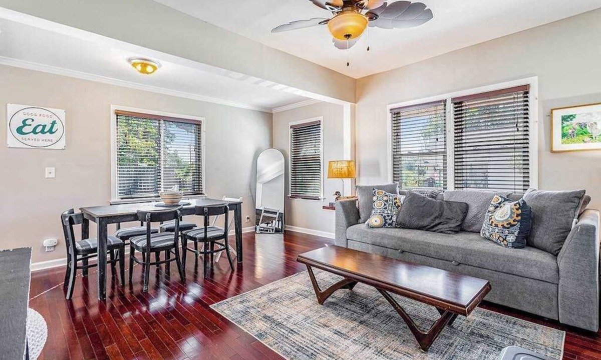 Three Oaks House | Quaint, budget-friendly home walking distance to town with grill - dog-friendly