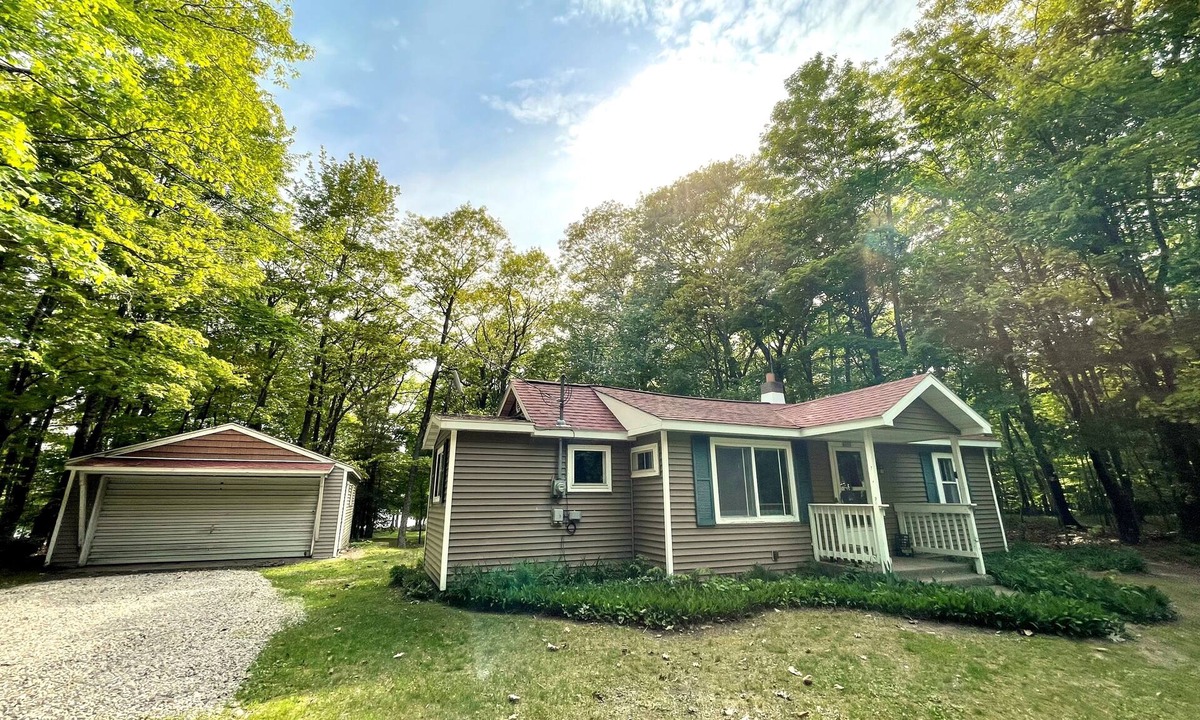 Rapid River Cottage | Quaint Cottage on the Sandy Shores of Lake Michigan