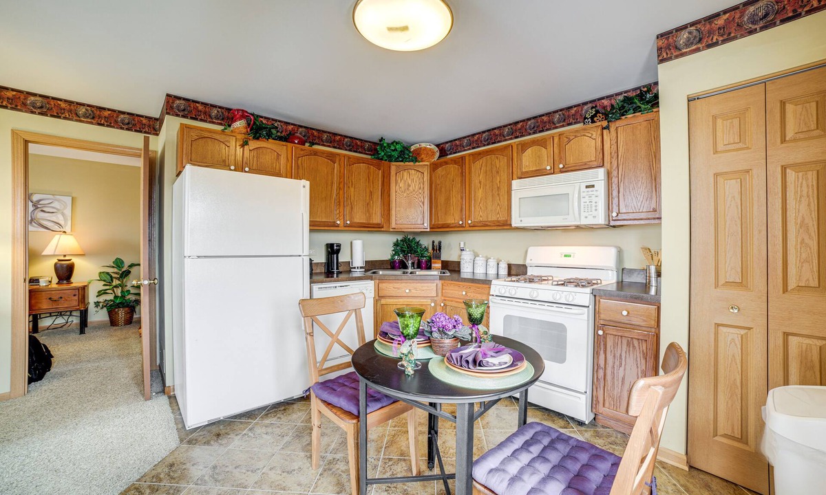Park Forest Apartment | Quaint Park Forest Apartment - Near Golf Courses!