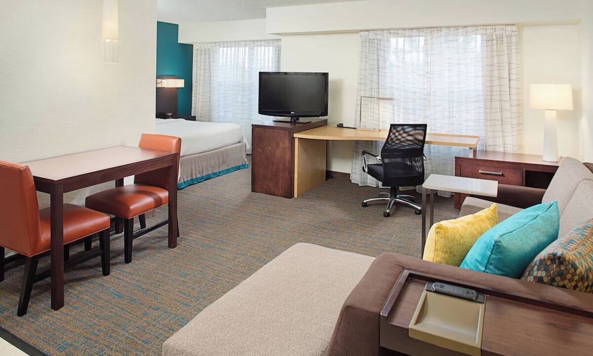 Rosemont Hotel | Queen Studio, Hyatt House Chicago, Complimentary Breakfast, Shopping Proximity