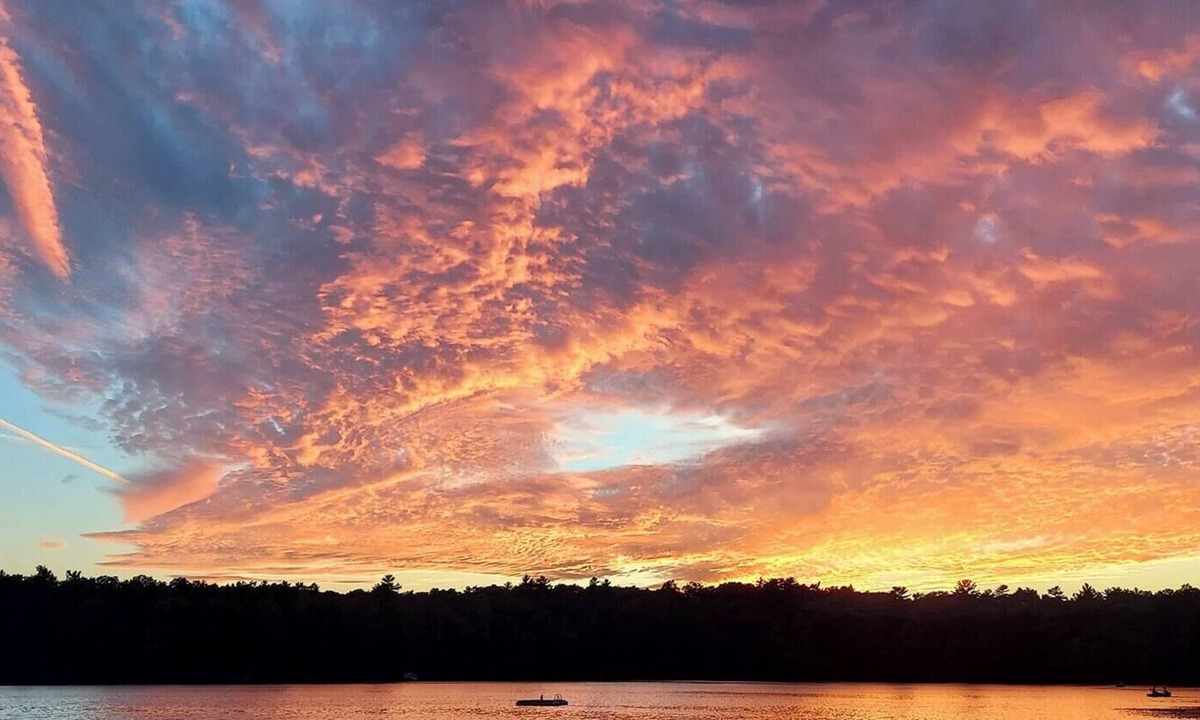 Twin Lake Cottage | Quiet lake house on private all-sports Clear Lake, perfect for families.