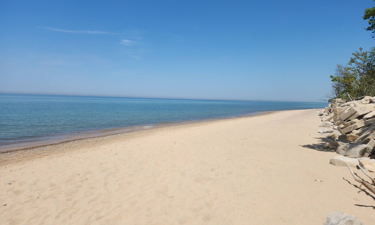 Glenn Haven Shores House | Quiet setting 15 min from Saugatuck/South Haven with easy beach access