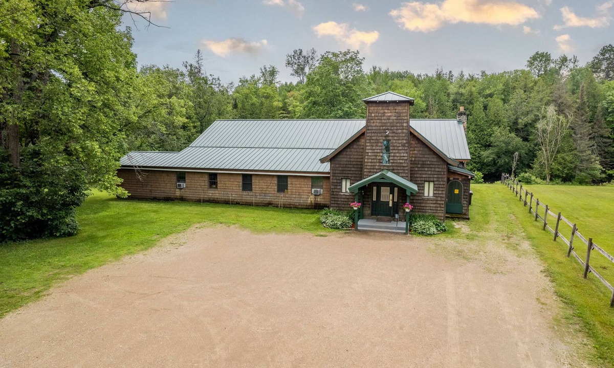 Rapid River House | Rapid River Lodge: Ease into Summer – Relax by the River!