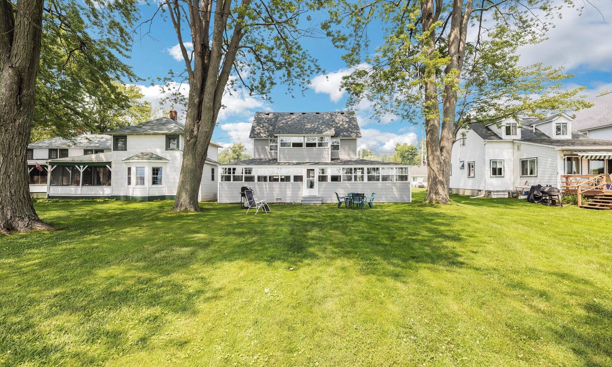 Pearl Beach House | Rays On The River: Dive into Summer – Swim, Boat, and Relax by the River!