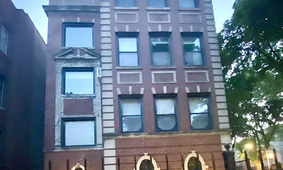 Chatham Apartment | Refreshingly Classic, Yet Charming 2200 sq. ft. Apartment Home Away From Home