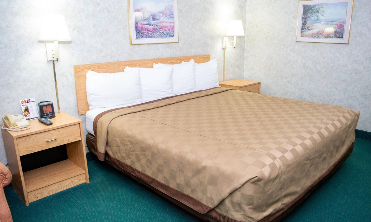 Lemoyne Hotel | Regency Inn Perrysburg