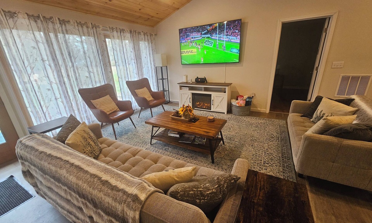 Sawyer House | Relax in our large 4b/2b ranch w/hot tub,firepit, game room, sleeps 11, pets ok