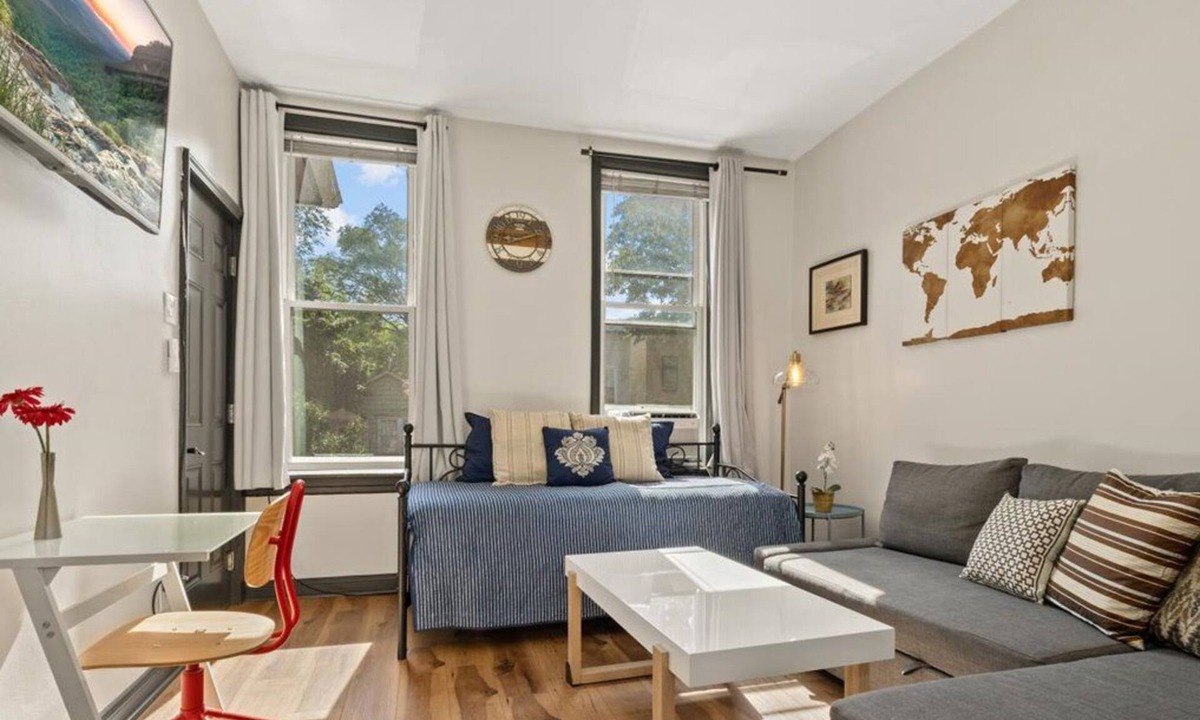 Bucktown Apartment | REMODELED Splendid Flat in Bucktown +Back Porch, Ranked GUEST FAVORITE! Pets OK!