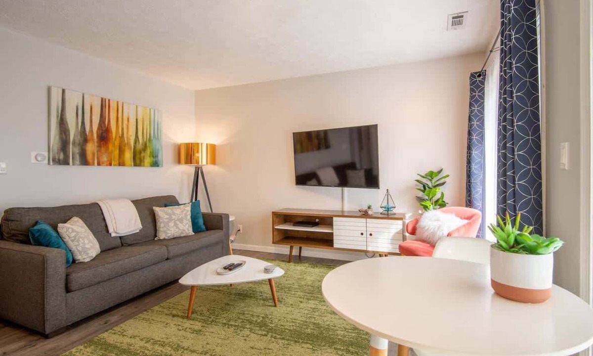 Avoca Condo | Retro Modern Retreat