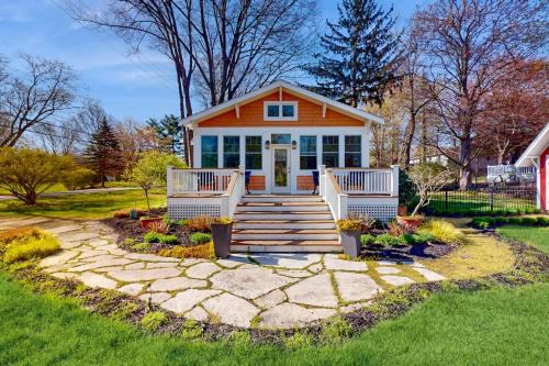 Saugatuck House | Rise n Shine