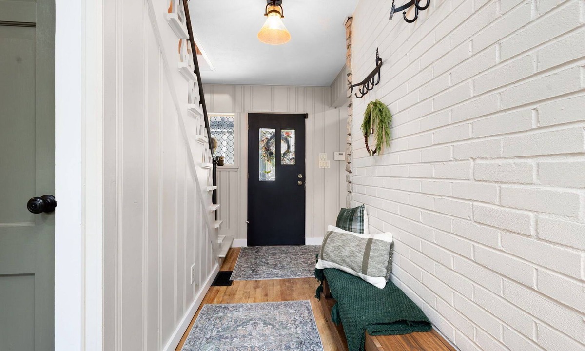 Niles House | River house-english cottage on 3 acres surrounded by nature