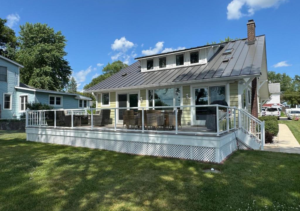 McHenry House | Riverfront Entertainment Haven