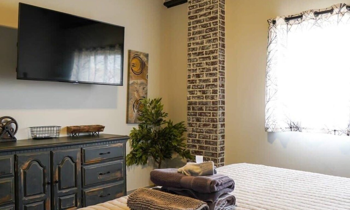 Niles Apartment | Rivers Edge Lofts - Unit 8