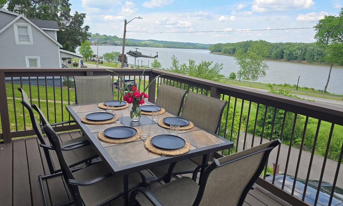 Lawrenceburg House | Riverview Home Near Creation Museum/Ark/Ski/Bikes/Cincinnati/Hot Tub-Sleeps 11