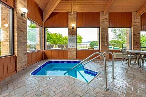 Coopersville Hotel | Rodeway Inn Coopersville