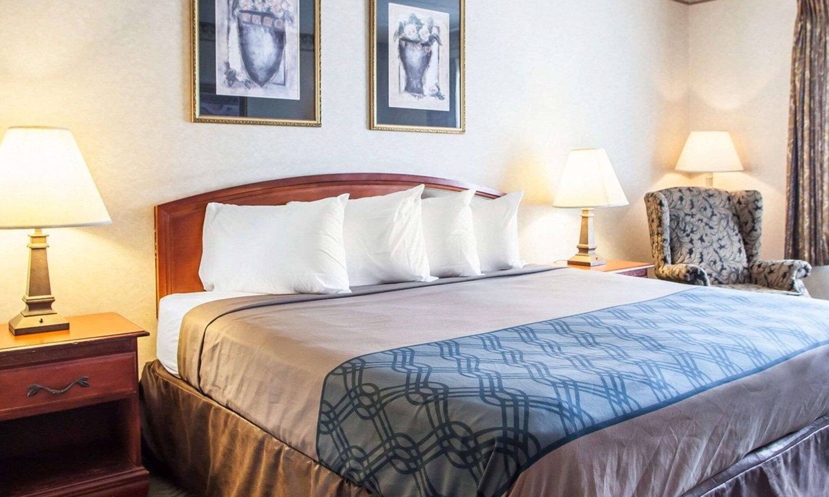 Milwaukee Hotel | Rodeway Inn & Suites Milwaukee Airport