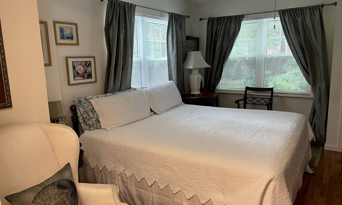 Elkhorn Cabin | Romantic Bed and Breakfast Getaway with an Indoor Pool near Lake Geneva, Wisconsin