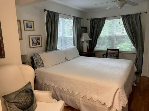 Elkhorn Cabin | Romantic Bed and Breakfast Getaway with an Indoor Pool near Lake Geneva, Wisconsin