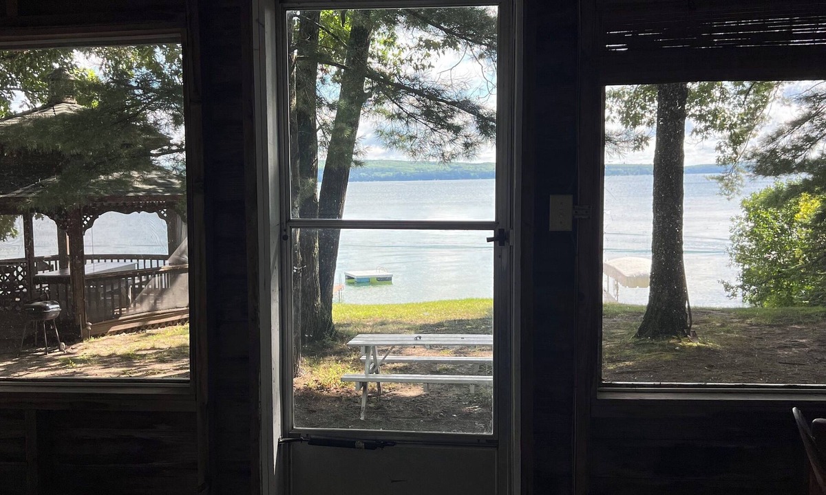 Herron House | Rustic View Cabin sits on a 2.5 acres on beautiful Hubbard Lake.