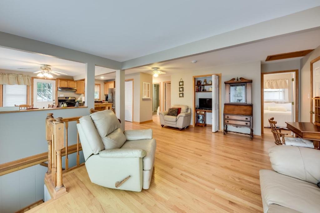 Paddock Lake House | Salem Vacation Home w/Dock: Steps to Paddock Lake