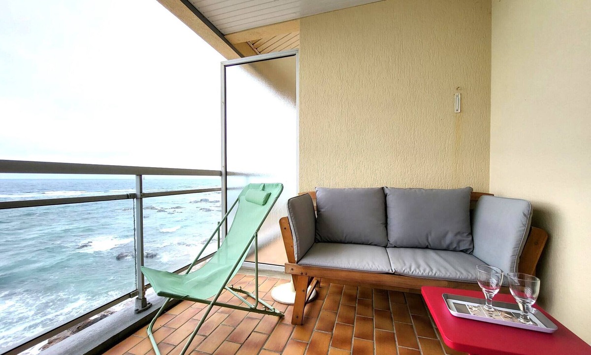 La Chaume Apartment | Seafront Apartment with Terrace and Garage in Charming La Chaume, 2 Bedrooms