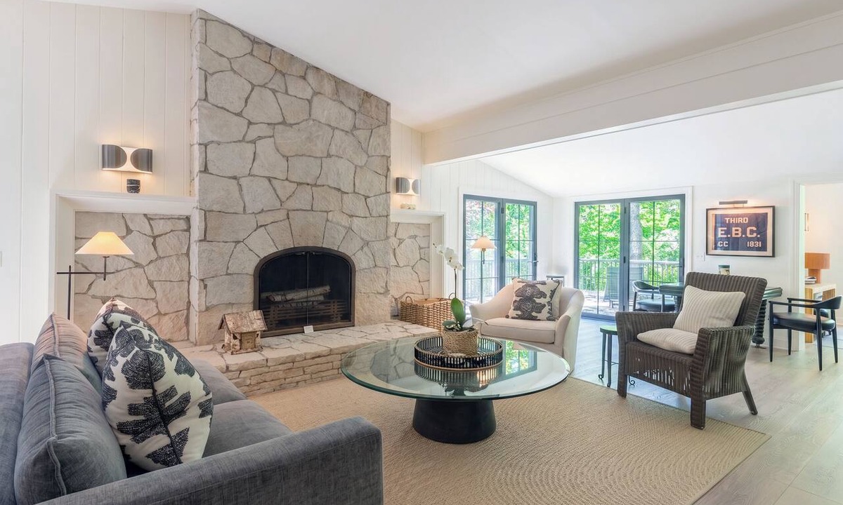 Douglas House | Secluded 3-Bedroom Luxury Retreat near Beach – Perfect Getaway!