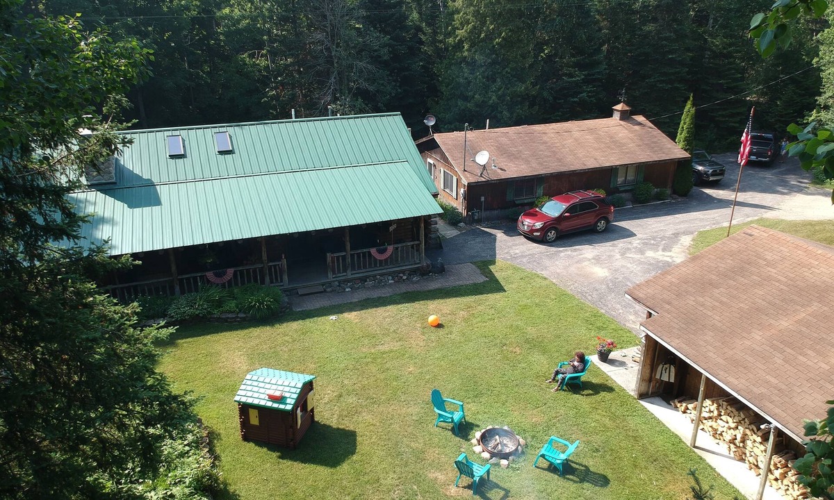 Cheboygan House | Secluded Log Cabin and Guest House Close to Mackinaw City and Mackinac Island!