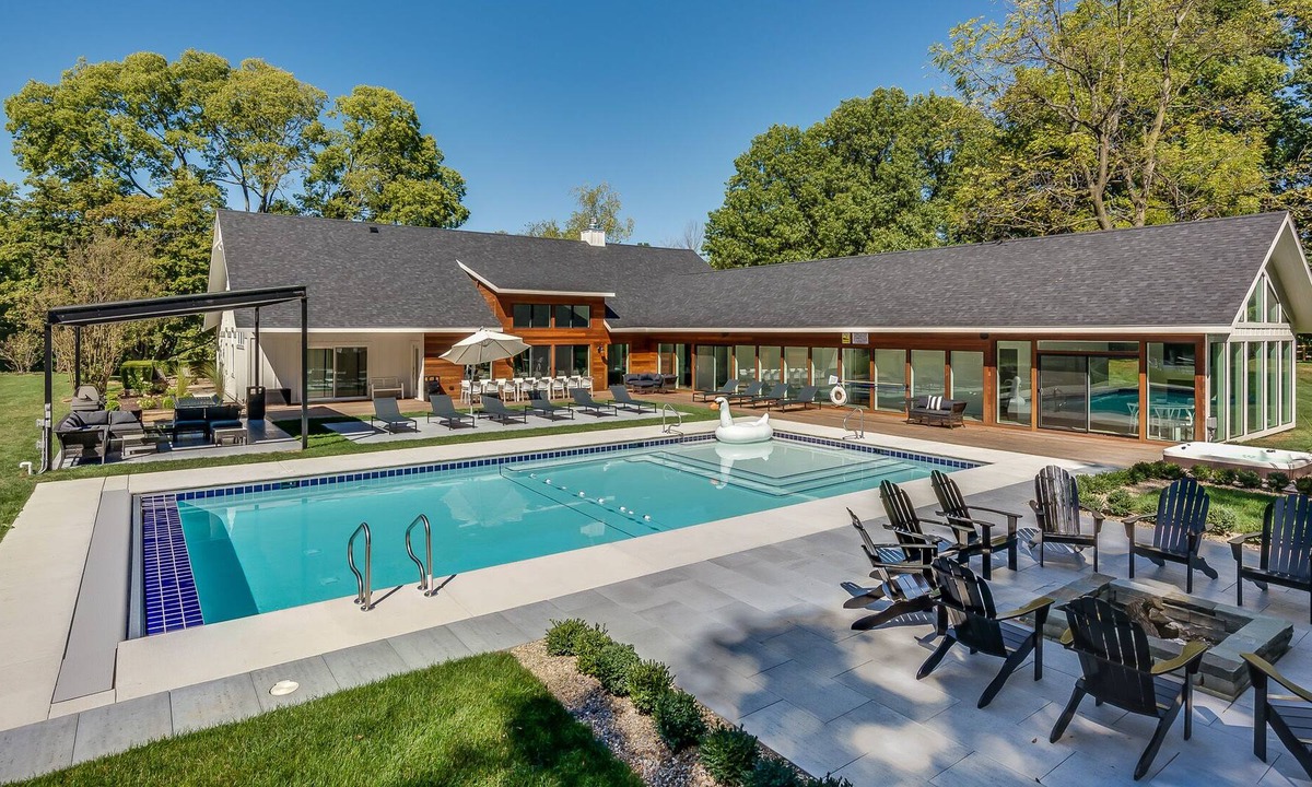Union Pier House | Secluded Luxury Estate w/3 Homes, Pool, Hot Tubs, Fire Pits